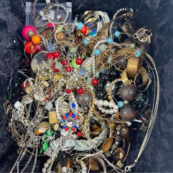 5 pound scoop of craft jewelry vintage to current for repurpose - Picture 5 of 12